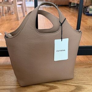 Cuyana Pebbled Leather Tote in Taupe Brown